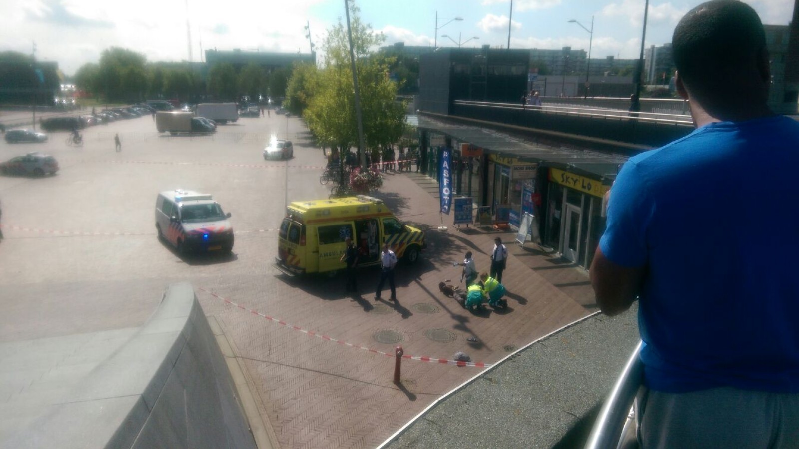 Politie schiet man in been in de Bijlmer