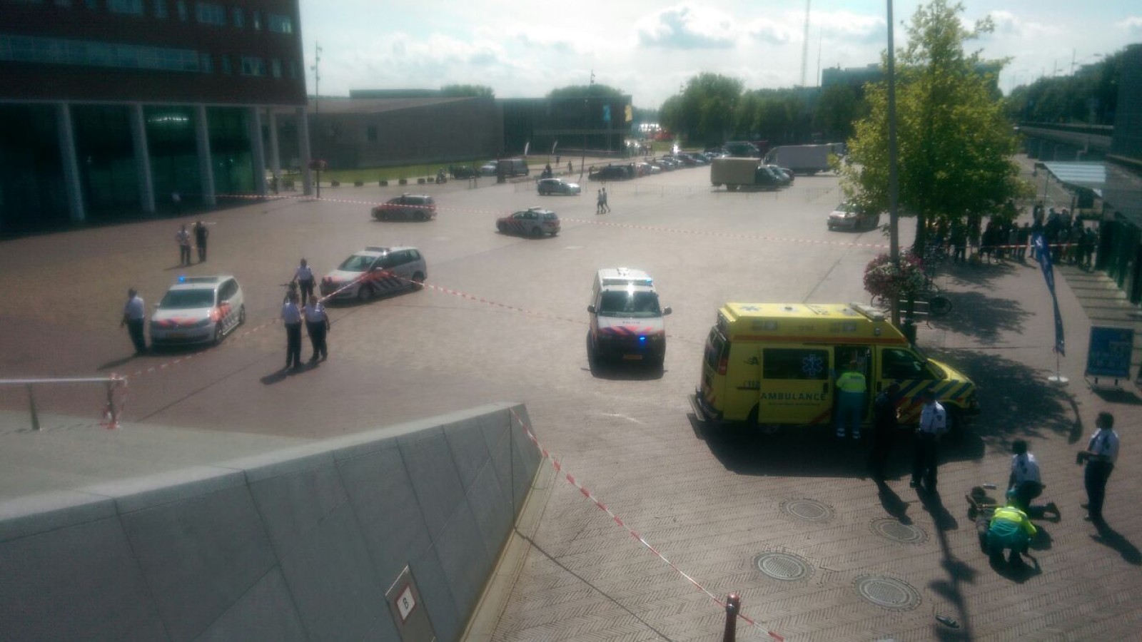 Politie schiet man in been in de Bijlmer