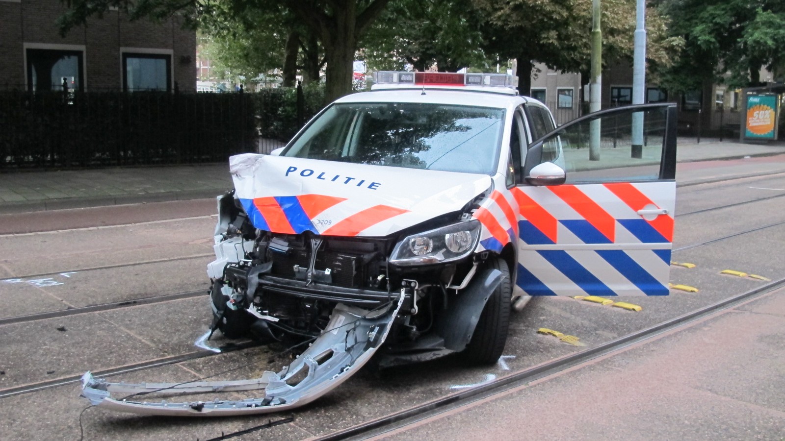 Ravage na zwaar ongeval met politieauto