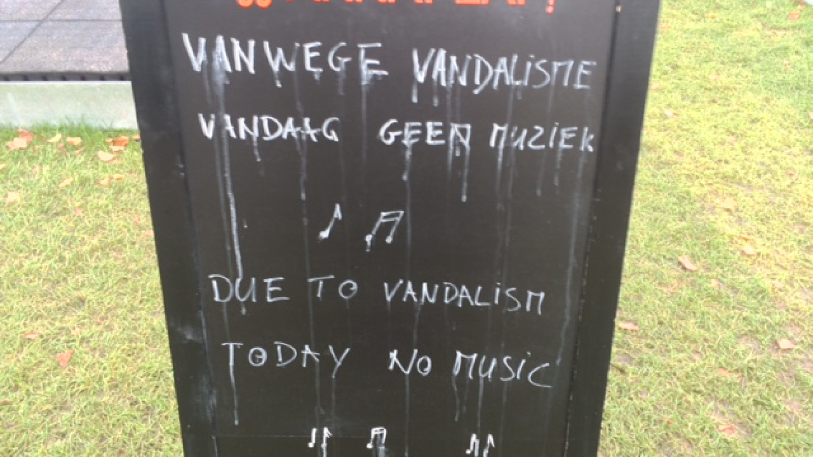 'Vanwege vandalisme vandaag geen muziek'