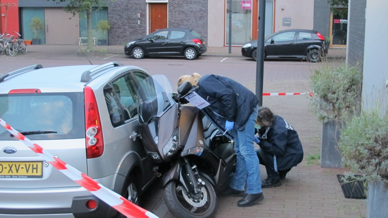 Scooters gestolen bij ramkraak op IJburg