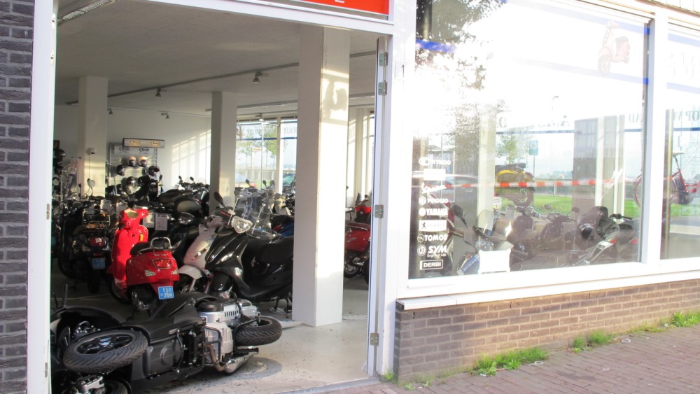 Scooters gestolen bij ramkraak op IJburg - AT5