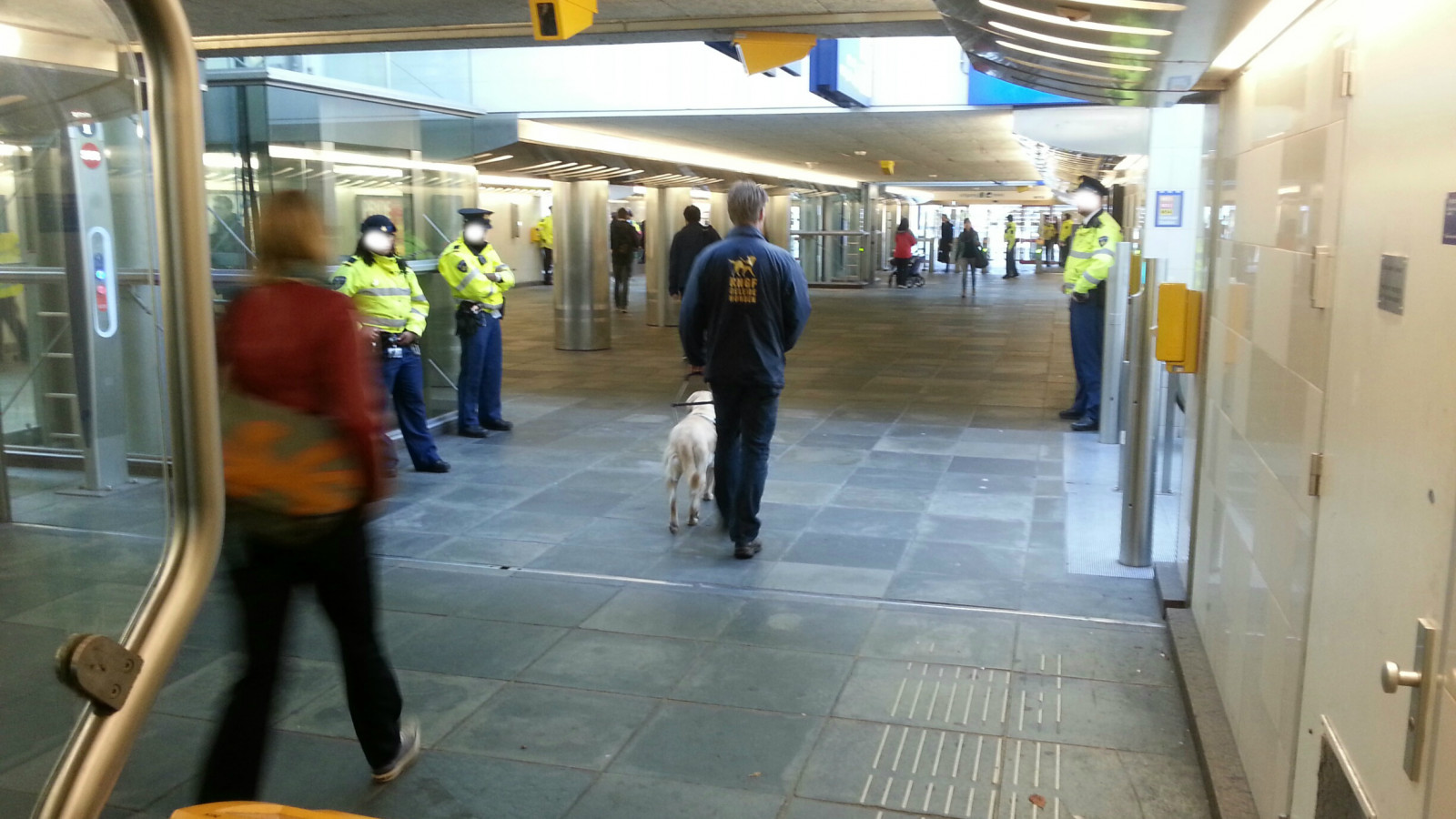 Politie doet oefening op Amstelstation
