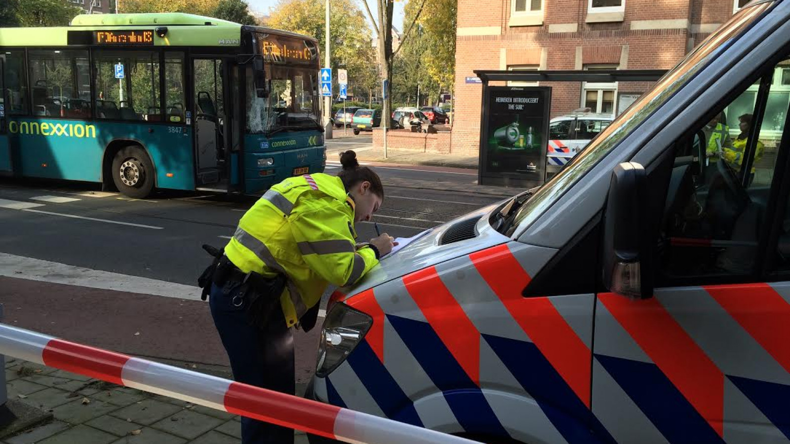 Fietser (18) aangereden door bus op het Valeriusplein