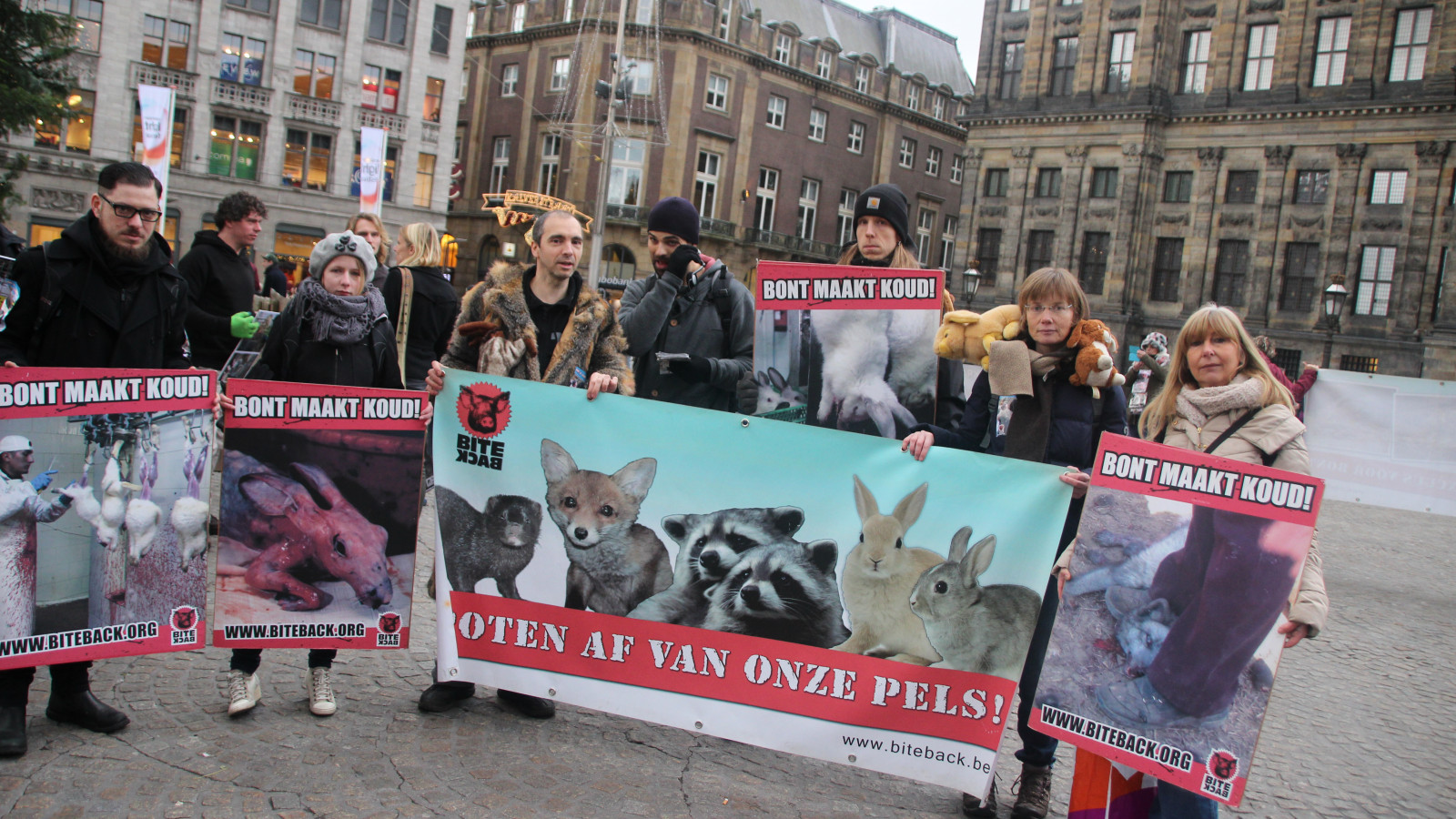 Afgelopen Zaterdag werd er in het Centrum van Amsterdam een demonstratie gelopen worden tegen de productie, verkoop en het gebruik van bont.