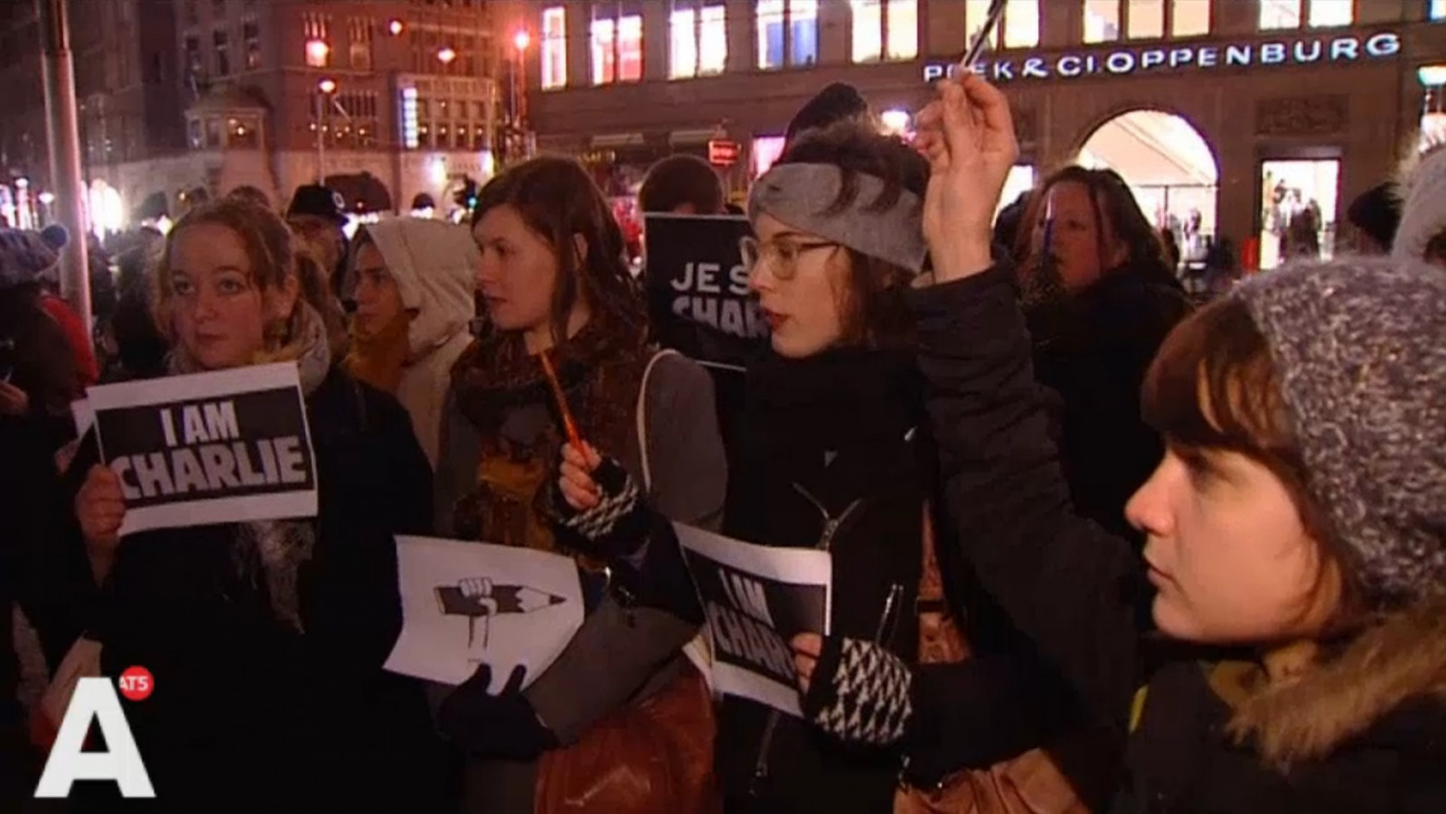 Bijeenkomst Dam persvrijheid Charlie Hebdo Je suis Charlie pennen