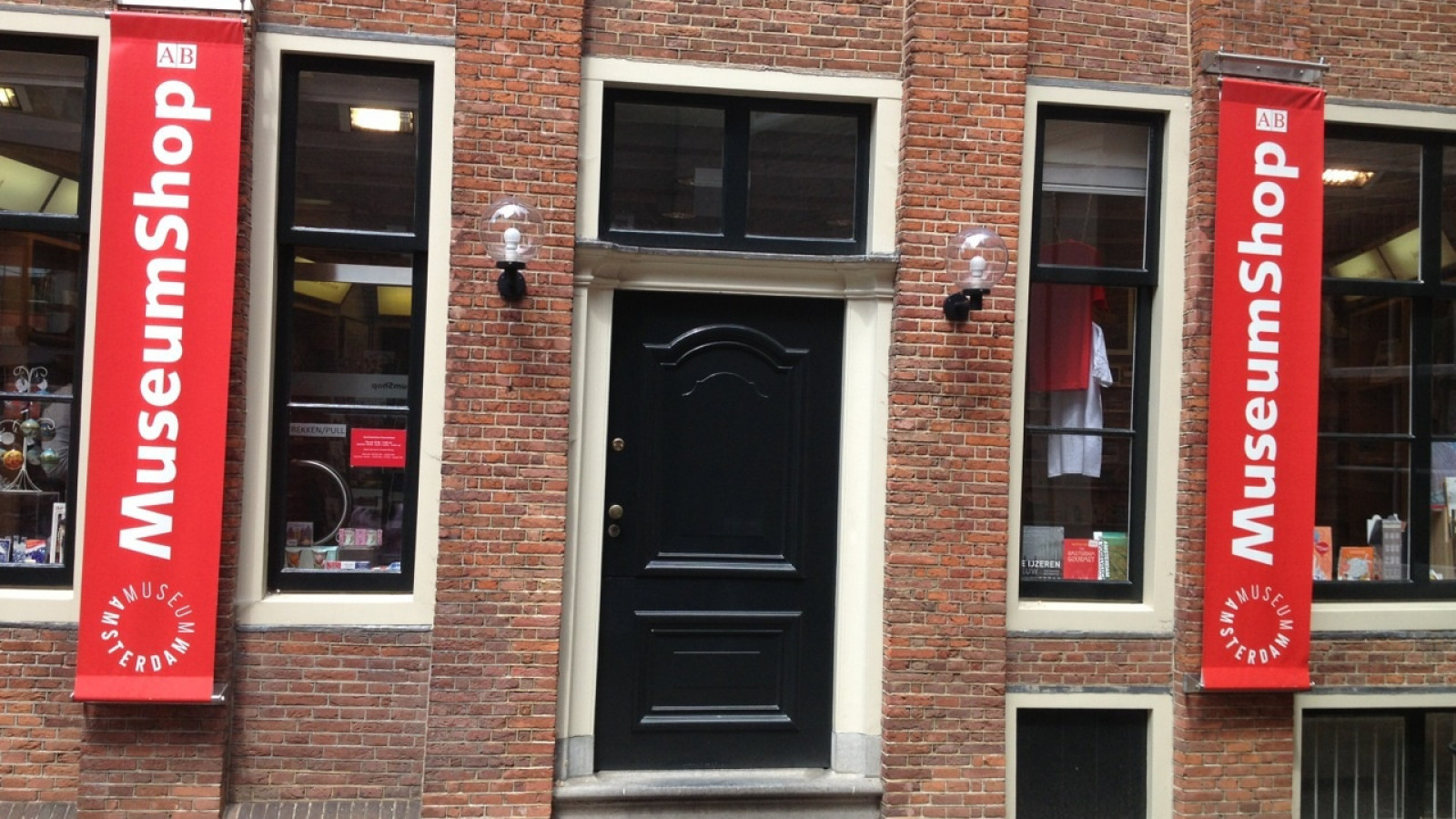 Winkeltje in Amsterdam Museum overvallen