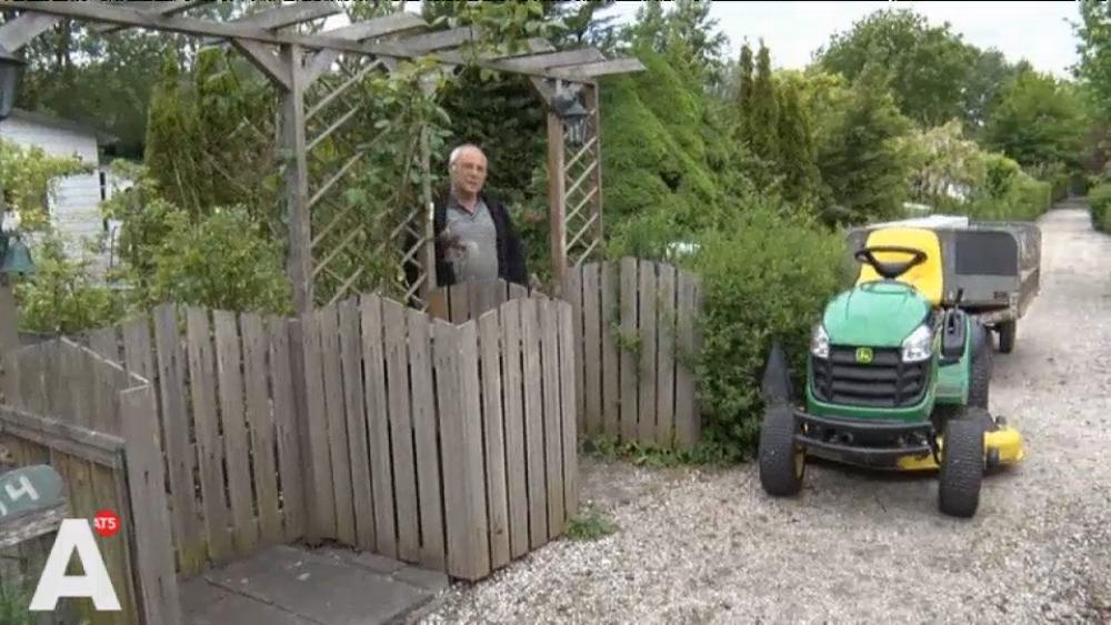 Burger meten Jeugd Tuinders Noord vechten elkaar het tuinhuis uit: 'Ja, ik ben kwaad en heb  hem bedreigd' - AT5