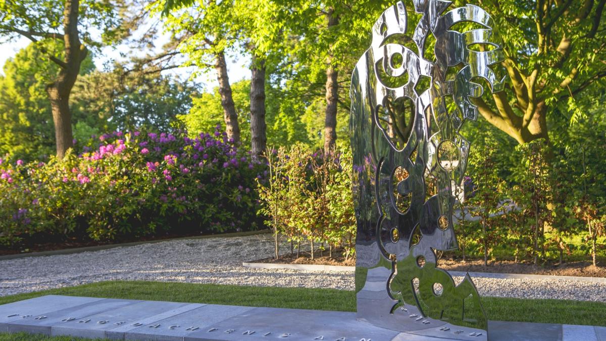 Monument op De Nieuwe Ooster voor schenken lichaam aan wetenschap - AT5
