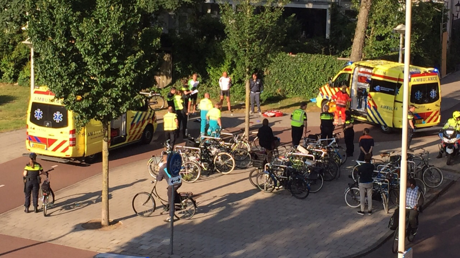 Wielrenner en fietser botsen frontaal op Theophile de Bockstraat