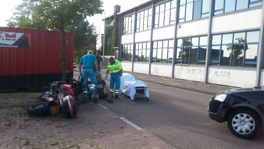 Motorrijder Onderuit Bij Inhaalmanoeuvre Papaverweg In Noord - AT5