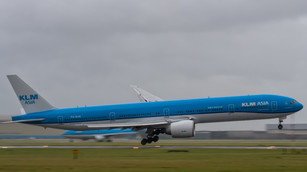 VIDEO Hachelijke Landing Vliegtuig KLM Door Harde Wind AT5