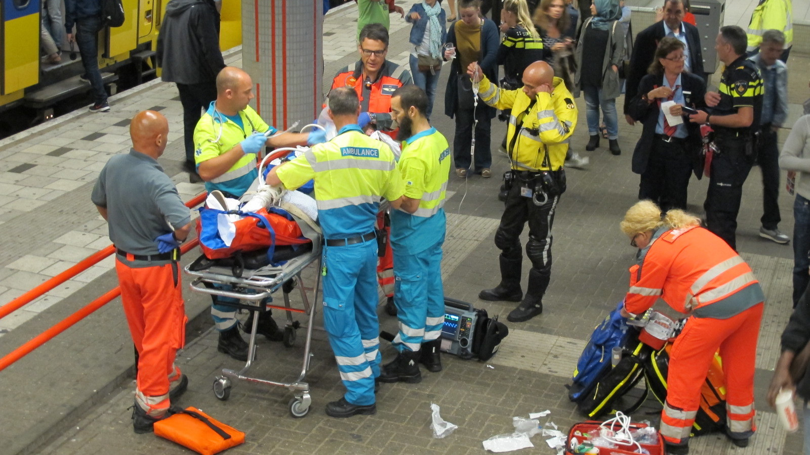 Man valt van trap op station Sloterdijk