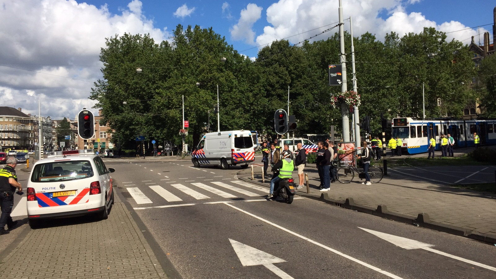Scooterrijder botst tegen tram 5 op Leidseplein