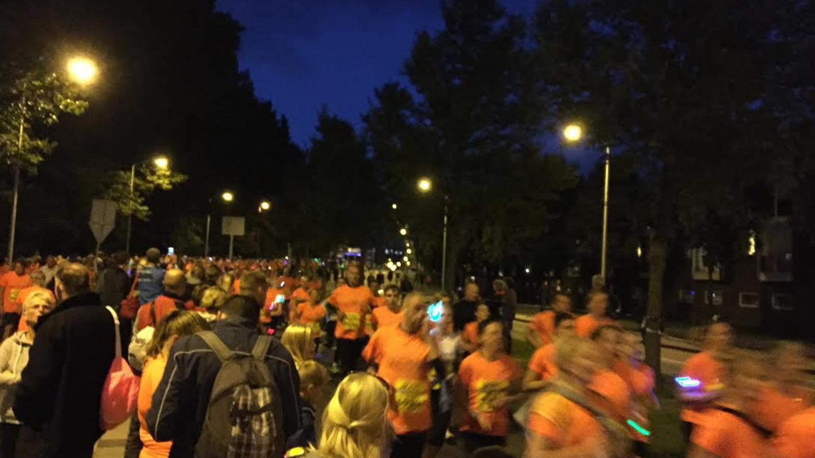 6000 lopers nemen voorproefje op Dam tot Damloop AT5