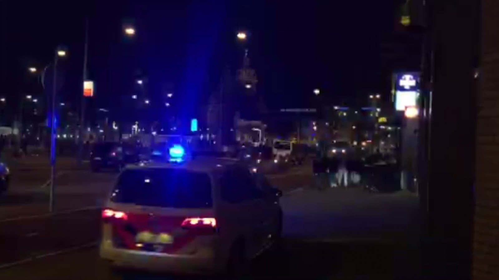 Grote politieactie tegenover Centraal Station om verdachte auto