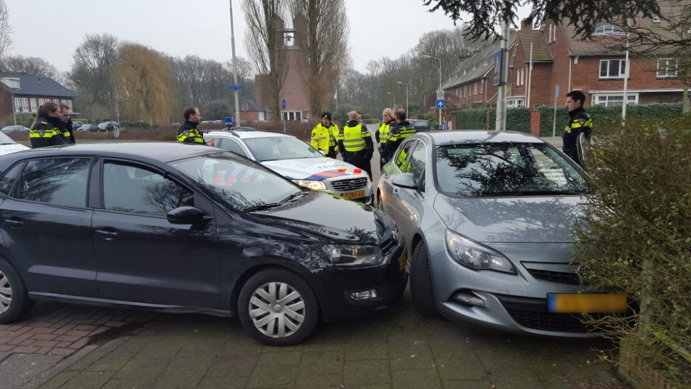Stel in gestolen auto scheurt met baby door Amstelveen AT5