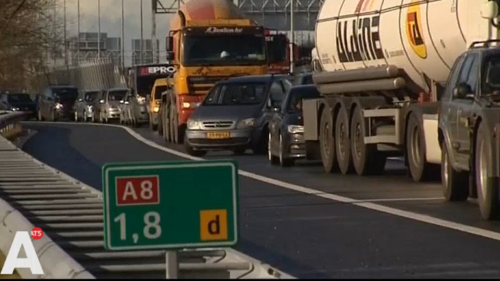 Vertraging op A10 richting Zaanstad door ongeluk Coentunnel - AT5
