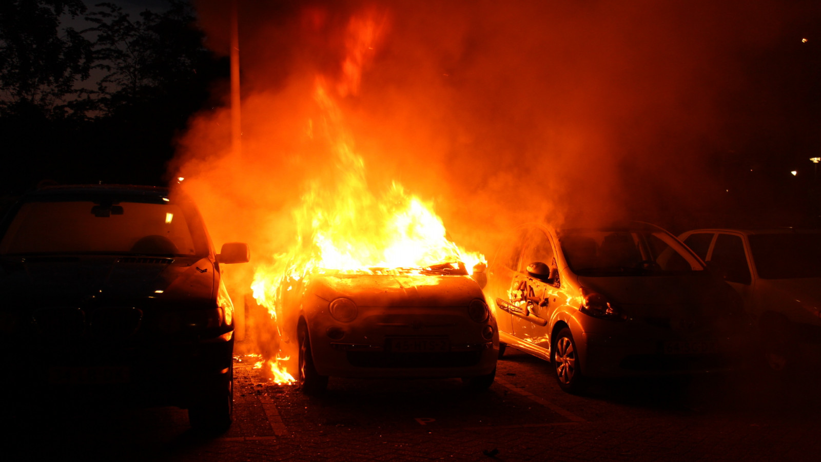 Drie auto's uitgebrand in Noord