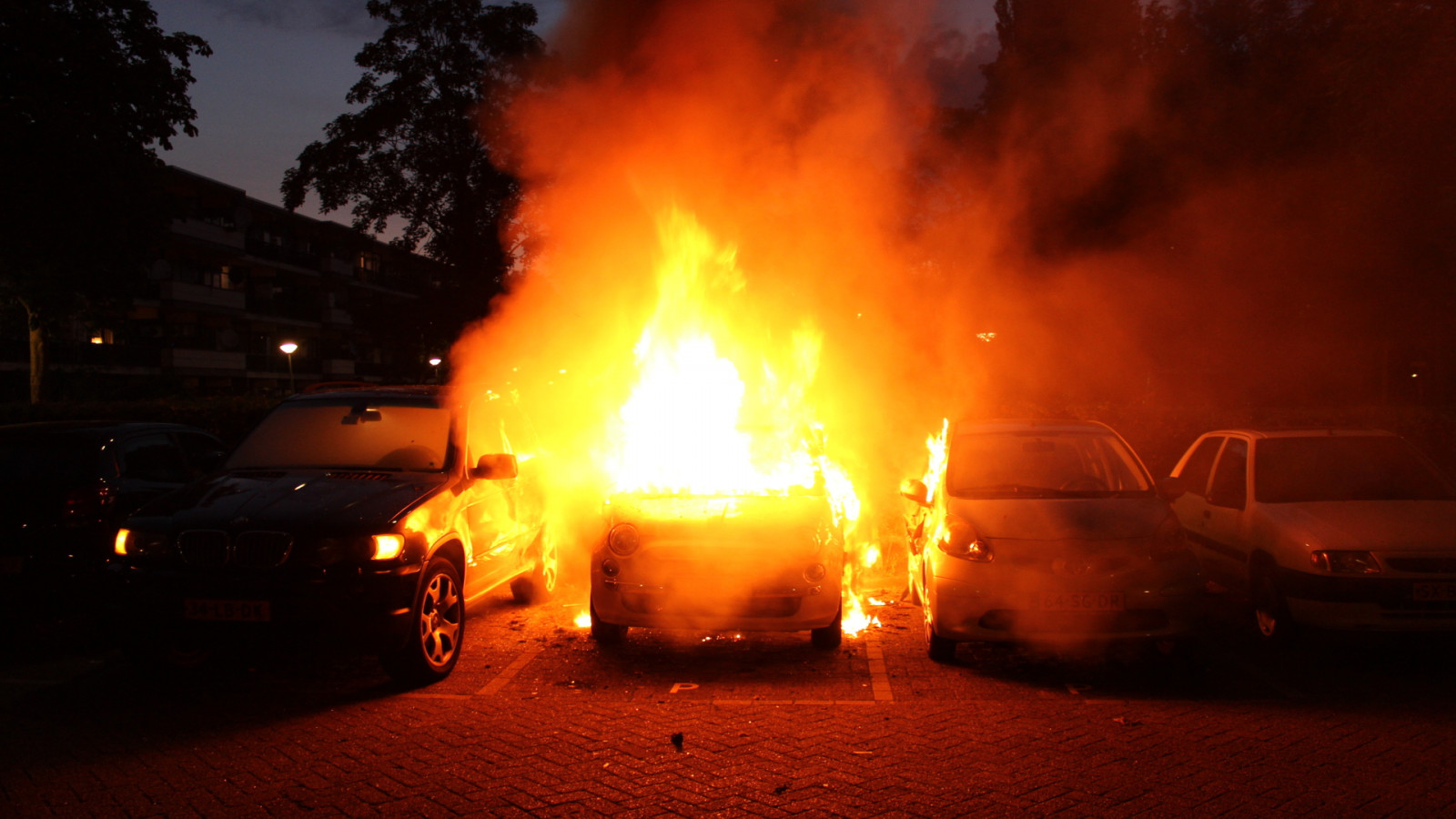 Drie auto's uitgebrand in Noord