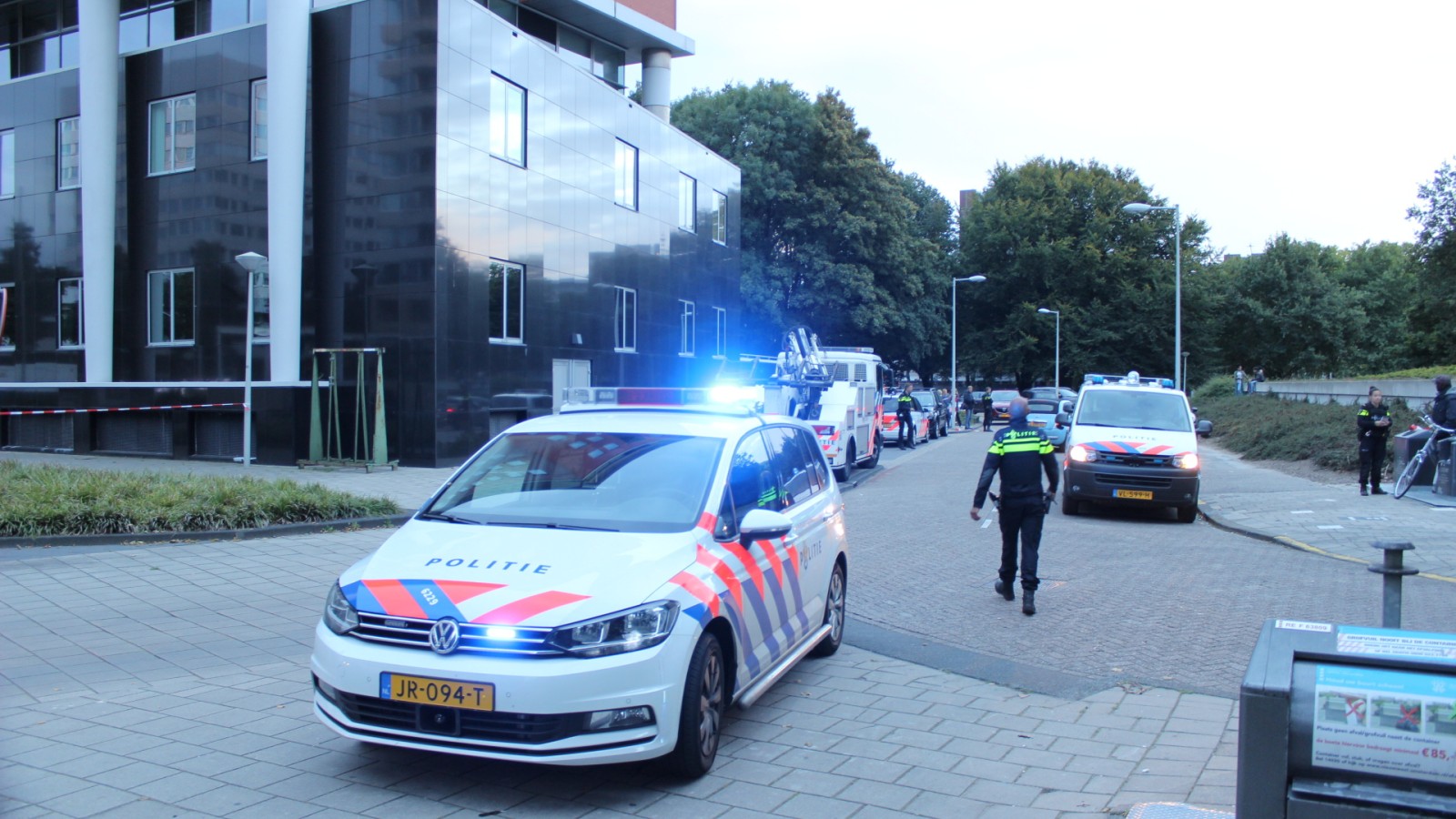 Slachtoffer schietpartij Nieuw-West overleden, zat naast vrouw en kind in auto  Koningin Wilhelminaplein parkeergarage