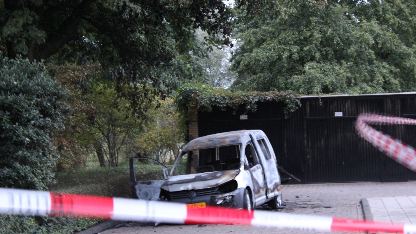 Slachtoffer schietpartij Nieuw-West overleden, zat naast vrouw en kind in auto vluchtauto uitgebrand heemstedestraat Koningin Wilhelminaplein parkeergarage