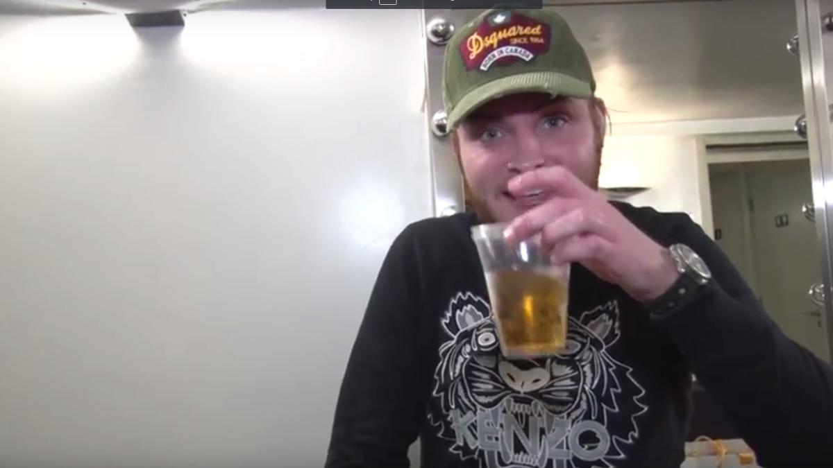 Donovan Rapper Amsterdam In Amsterdam: Rapper Donnie on tour: 'Binnenkort verkoop ik Gelredome ...