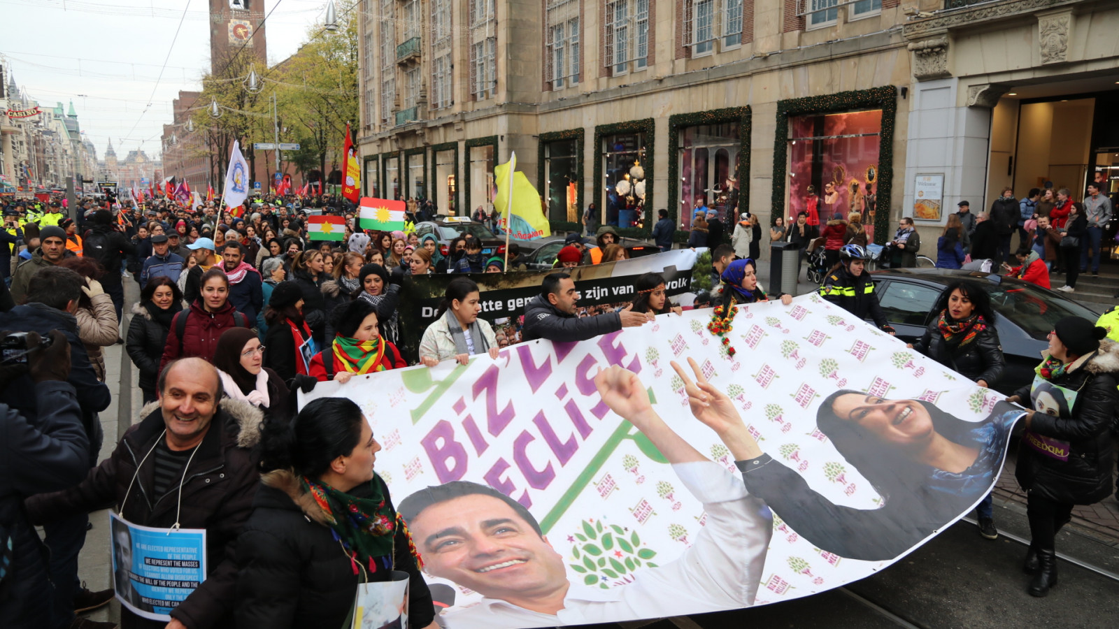 Koerden demonstreren tegen beleid Erdogan