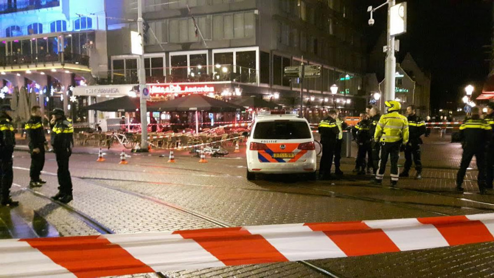 Agent In Nek Gestoken Bij Steekpartij Rembrandtplein - AT5