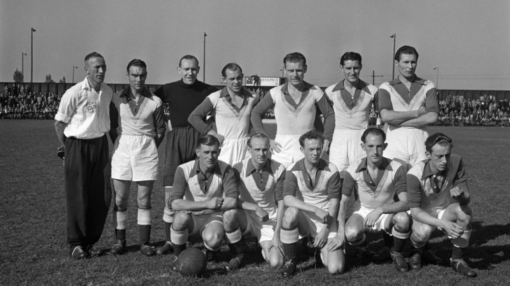 Oudste Ajacied Cor van der Hoeven (95) overleden AT5
