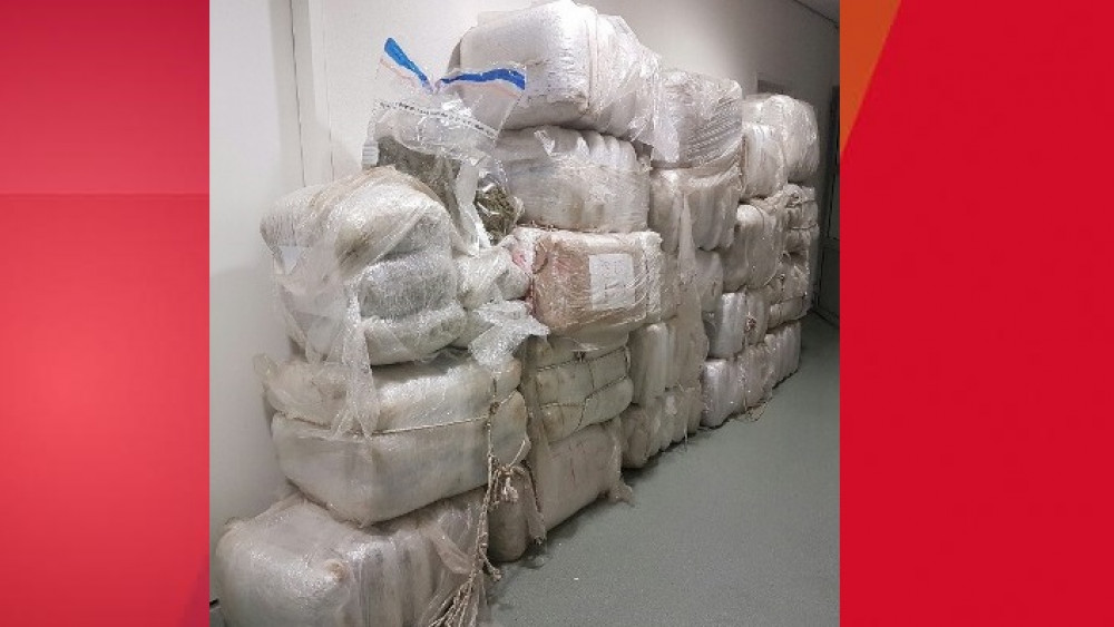 Busje Met Honderden Kilo s Wiet Onderschept Straatwaarde 6 Miljoen 