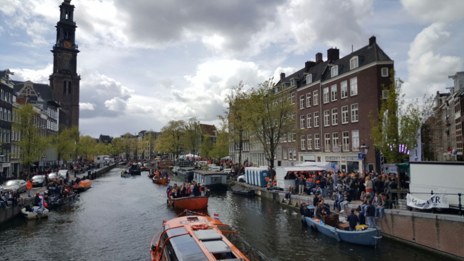 Koningsdag Vrijmarkt 2017 amsterdam water boten oranje westerkerk