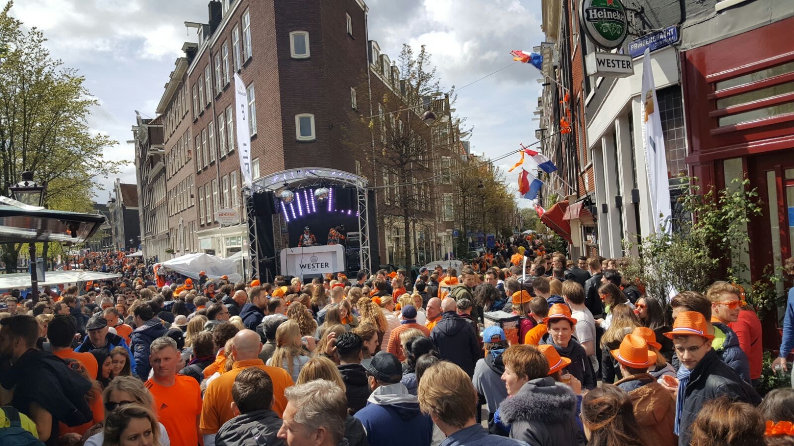 Koningsdag Vrijmarkt 2017 amsterdam oranje 