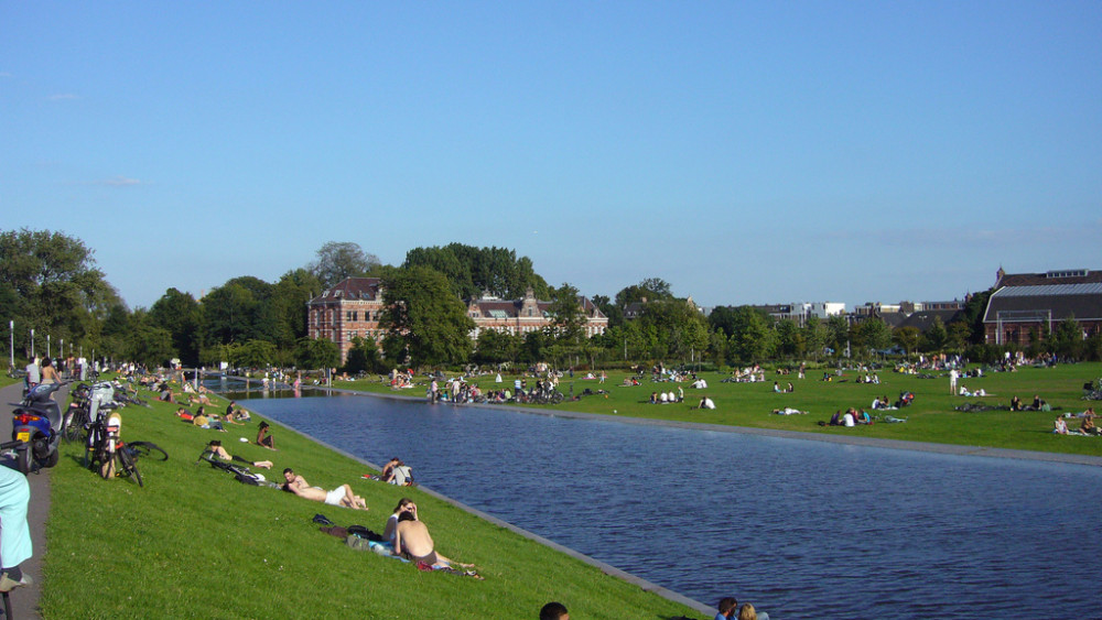 Vrouwen bespuugd en met gelblasters beschoten in Westerpark