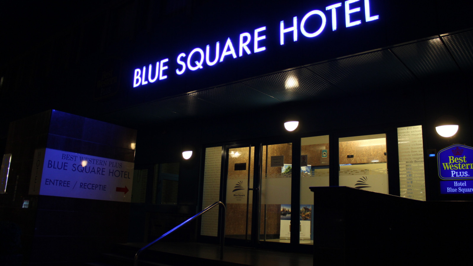 Overval Blue Square Hotel