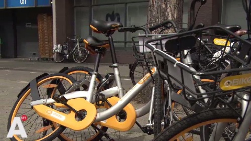 Naast deelauto's en scooters zijn ook deelfietsen weer terug in de stad