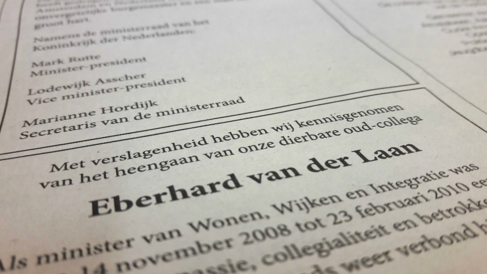 Kranten opnieuw vol rouwadvertenties Van der Laan 'Een Ajacied is niet meer' AT5 Kranten opnieuw vol rouwadvertenties Van der Laan 'Een Ajacied is niet meer' AT5