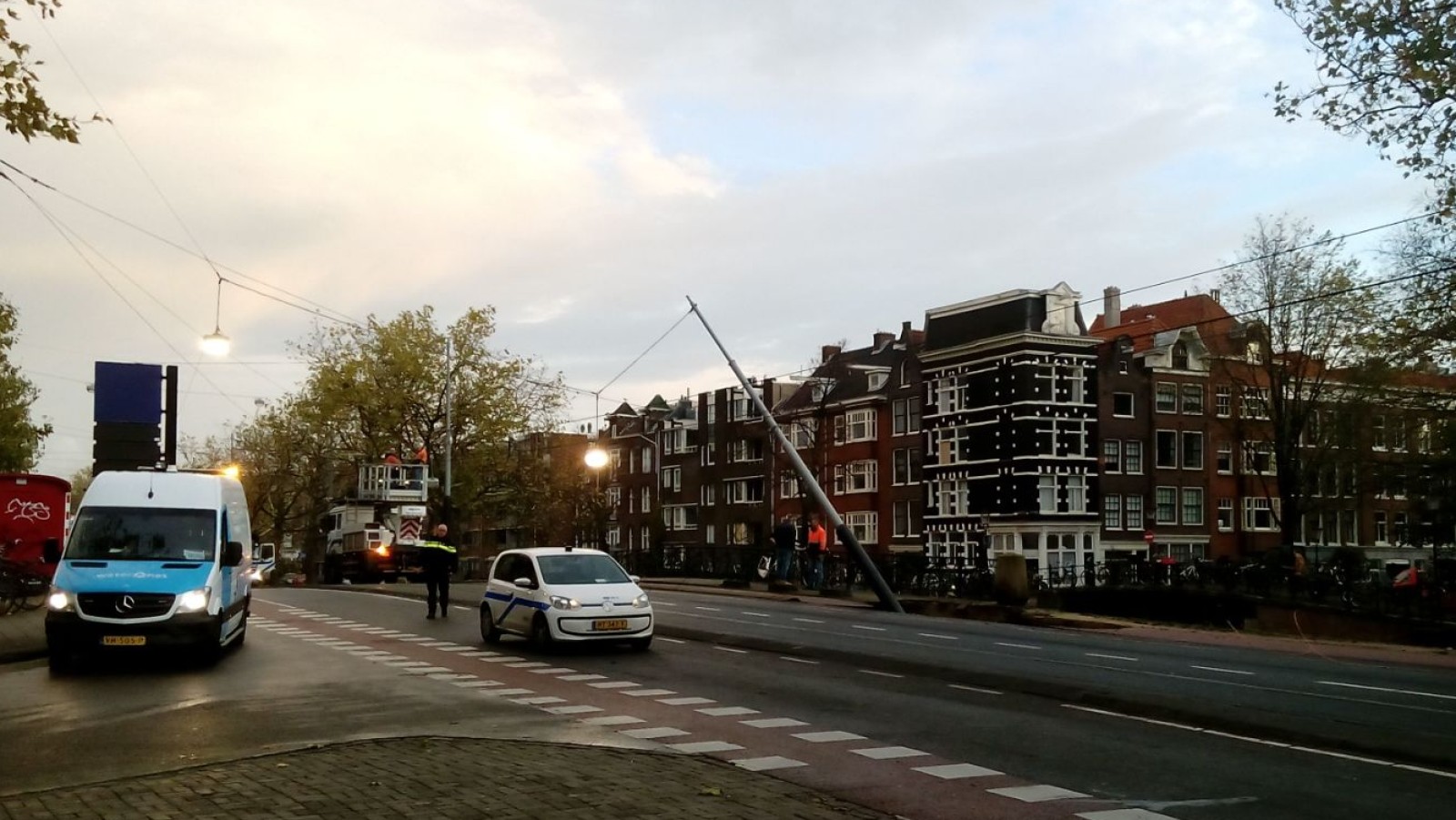 Tramverkeer plat door sinkhole aan Marnixstraat