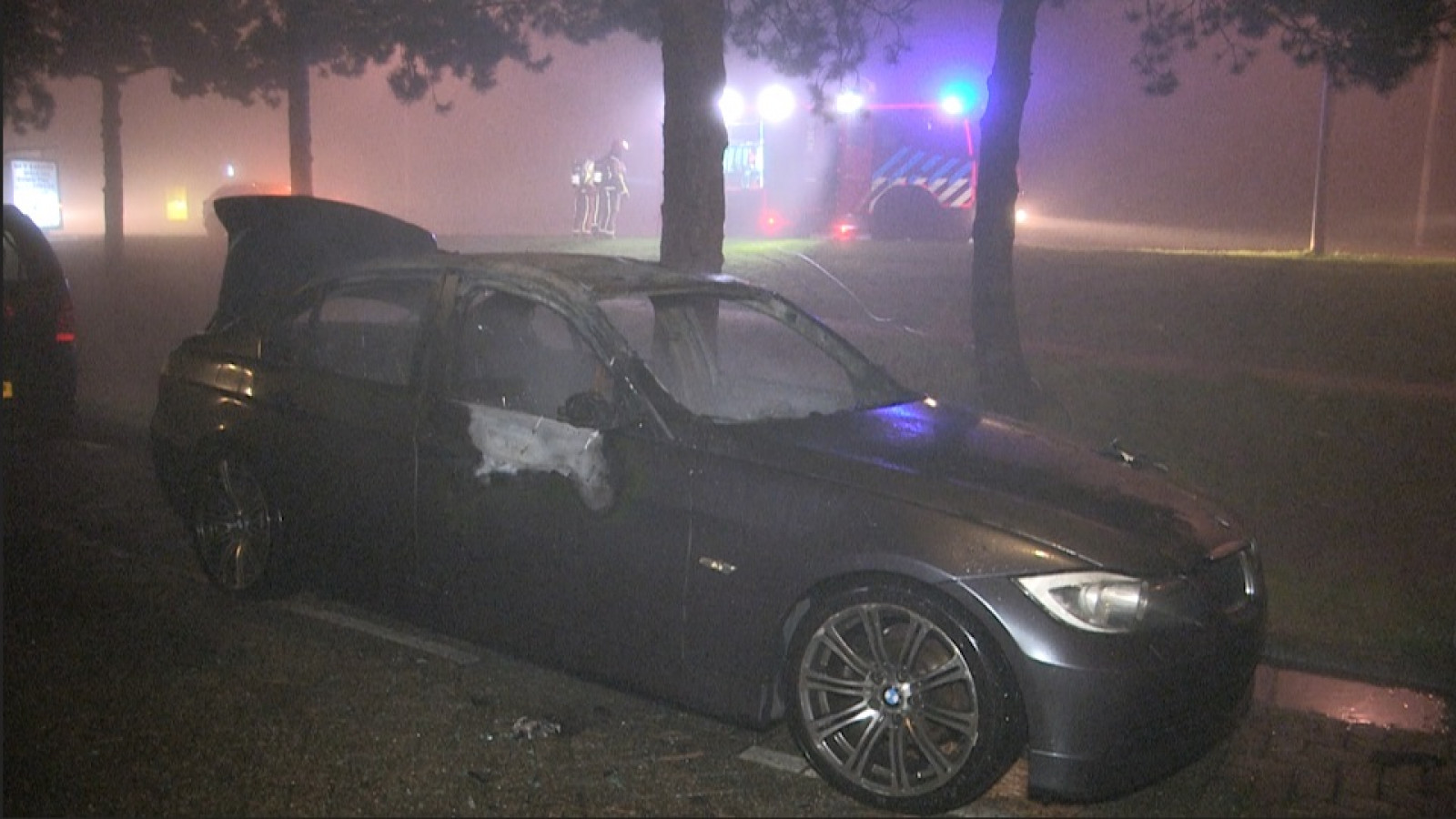 BMW uitgebrand in Zuidoost, kentekenplaten verwijderd