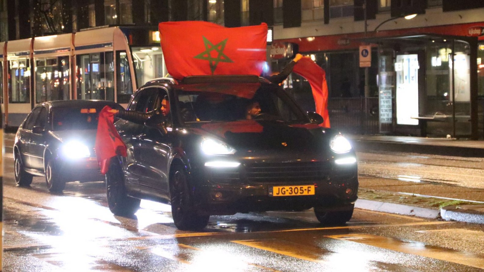 Plein 40-45 vol feestende Marokkanen na WK-kwalificatie