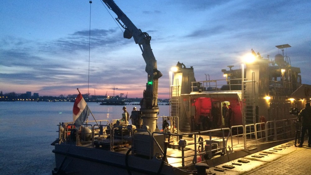 600 Kilo Zware Zeemijn Uit IJ Gehaald En Naar Markermeer Gesleept - AT5