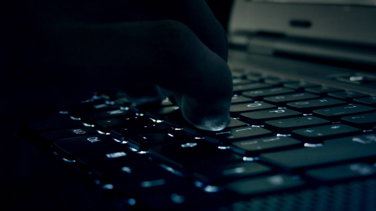 Amsterdammer aangehouden die met deepfakes 46 bankrekeningen opende