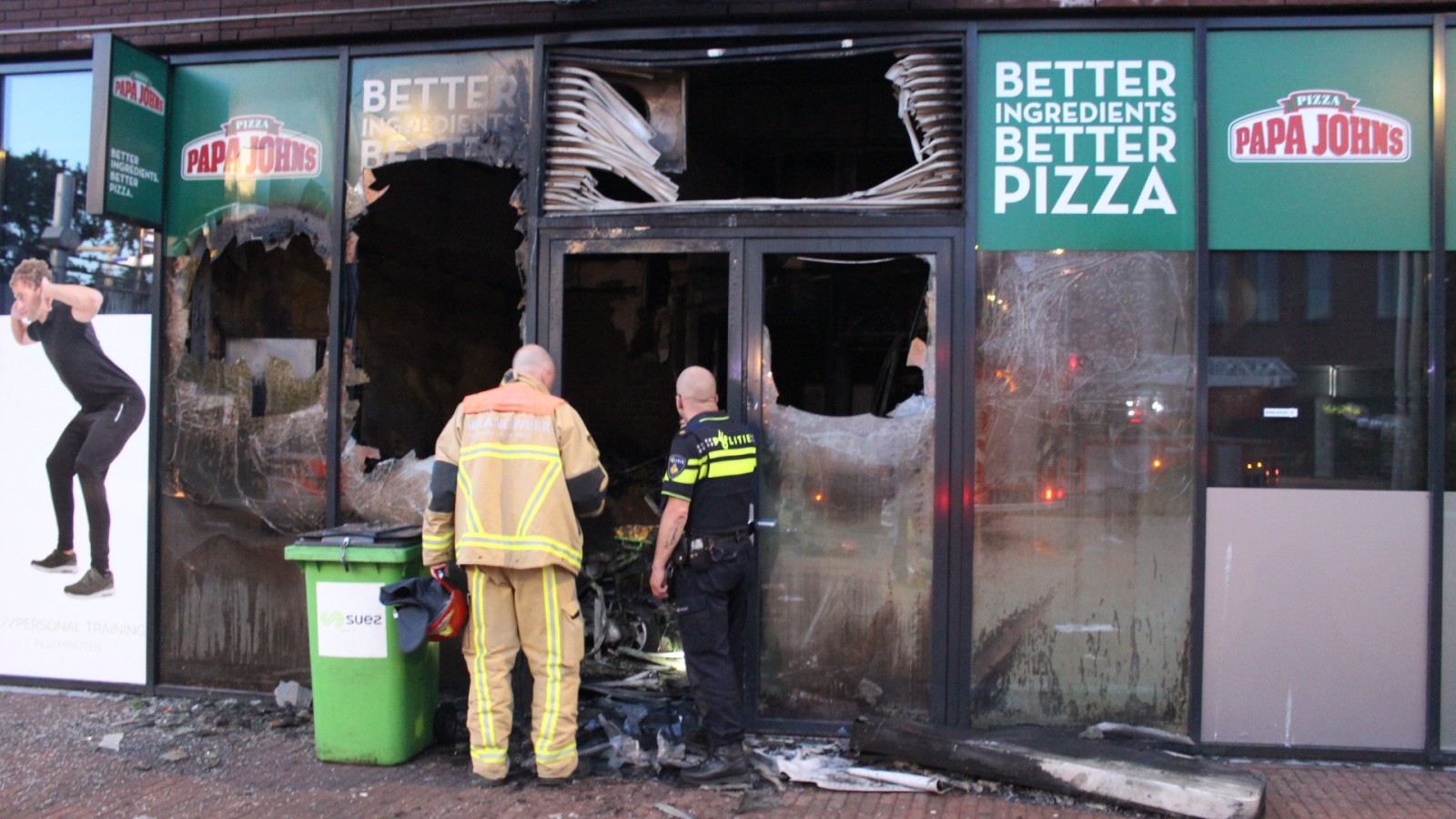 Pizzeria in Noord volledig uitgebrand 
