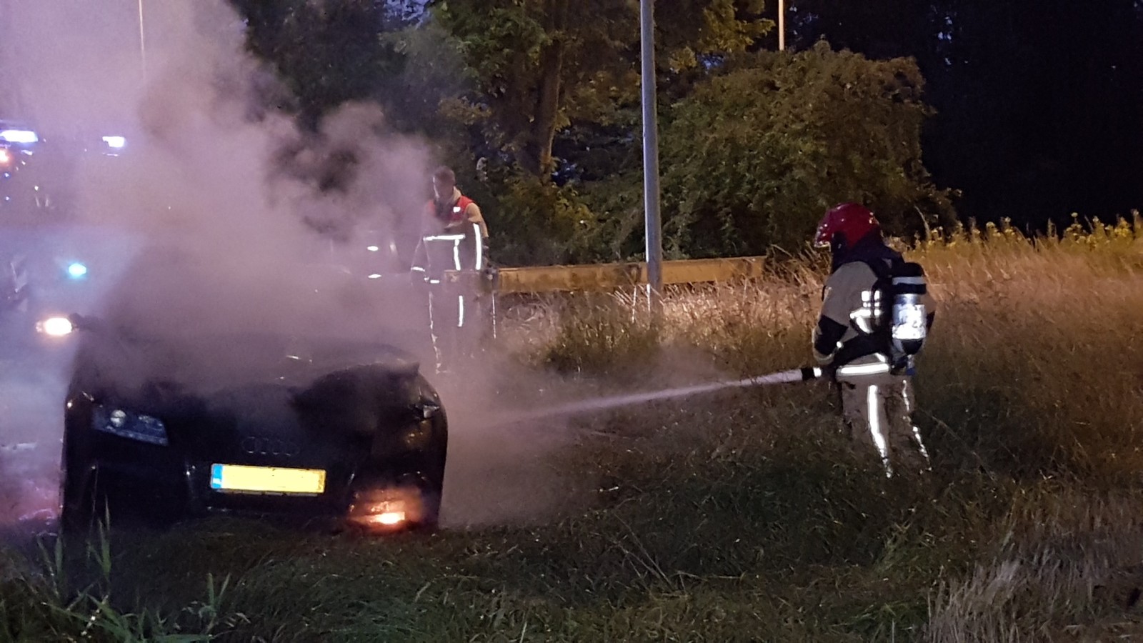 Audi uitgebrand in de buurt van A10 in Noord