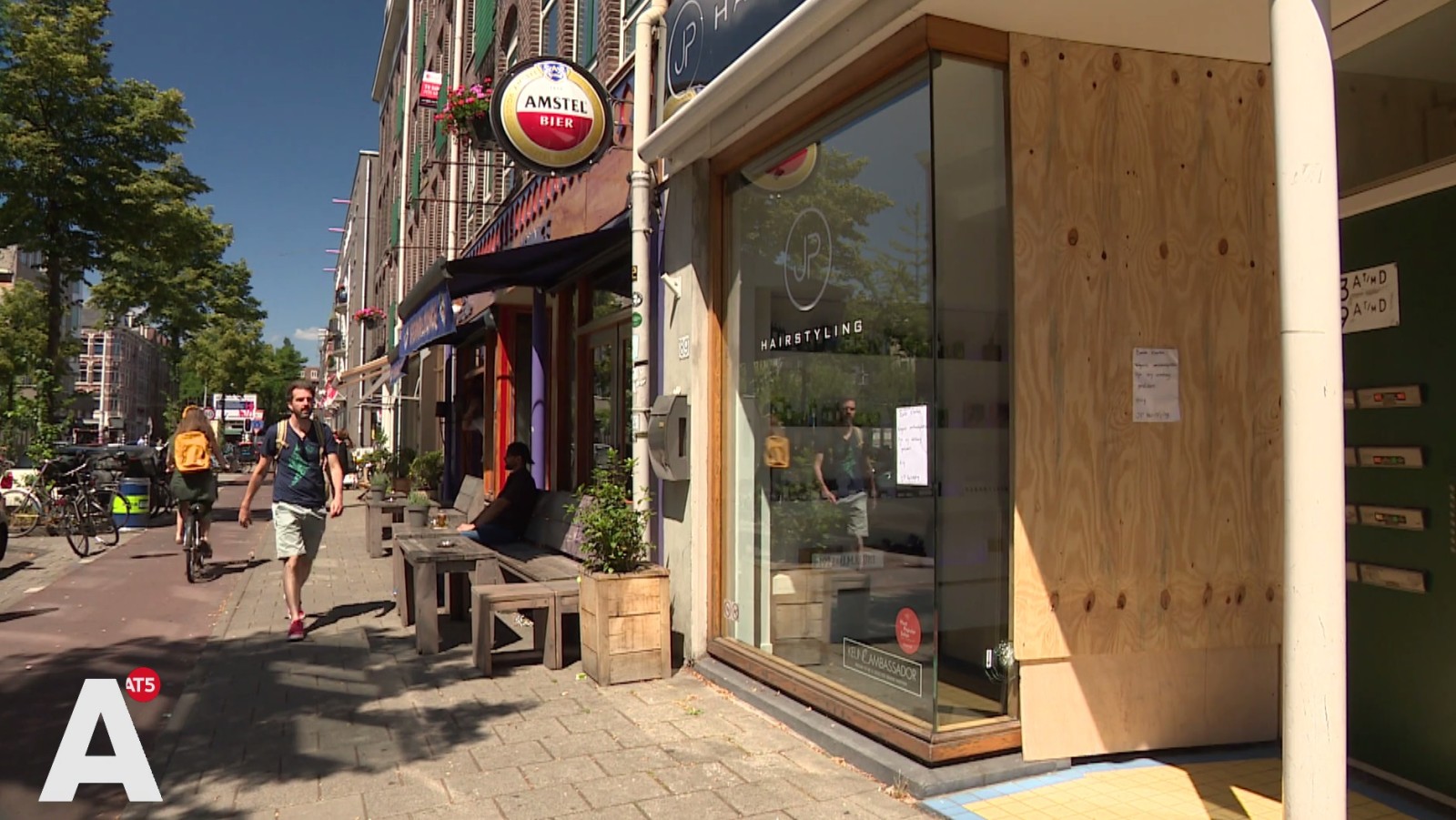 Kapperszaak aan Jan Pieter Heijestraat beschoten