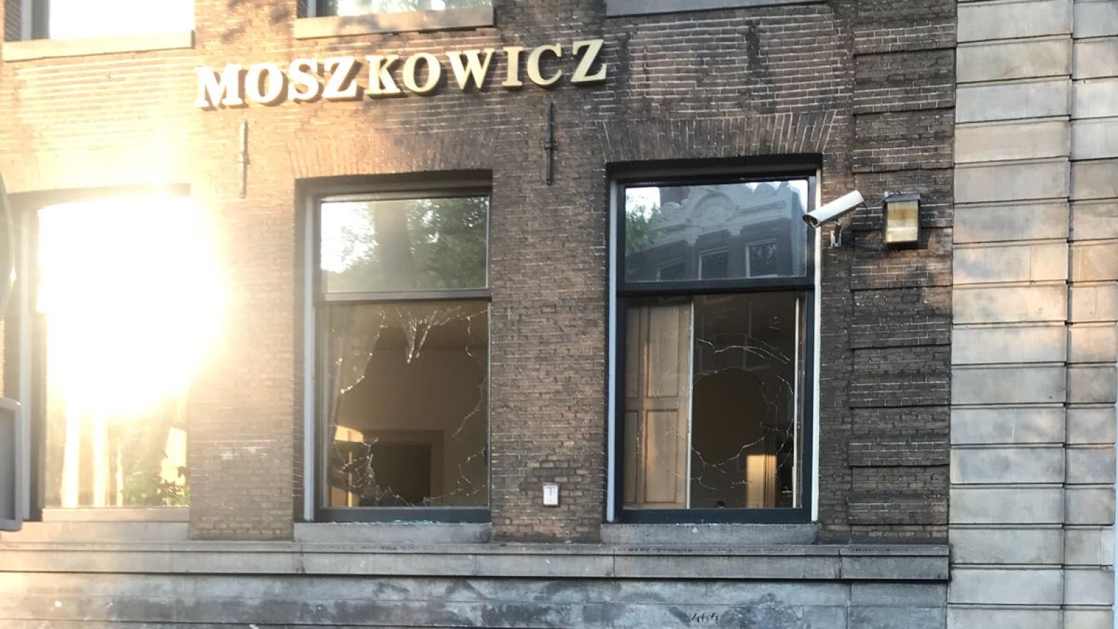 Ruiten ingegooid bij voormalig kantoor Moszkowicz op Herengracht