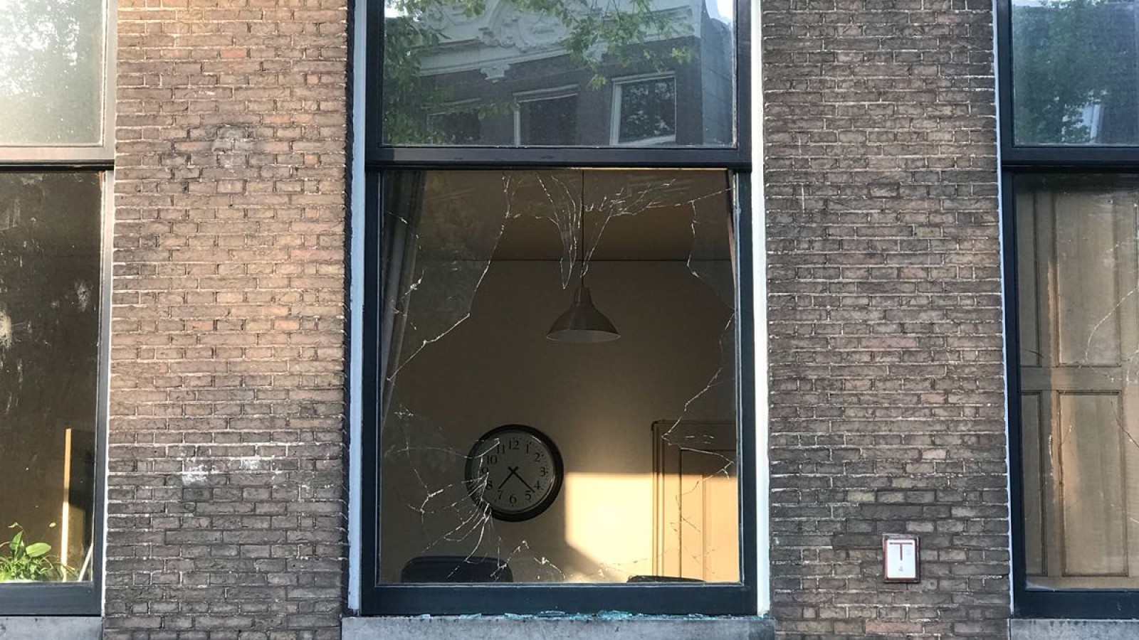 Ruiten ingegooid bij voormalig kantoor Moszkowicz op Herengracht