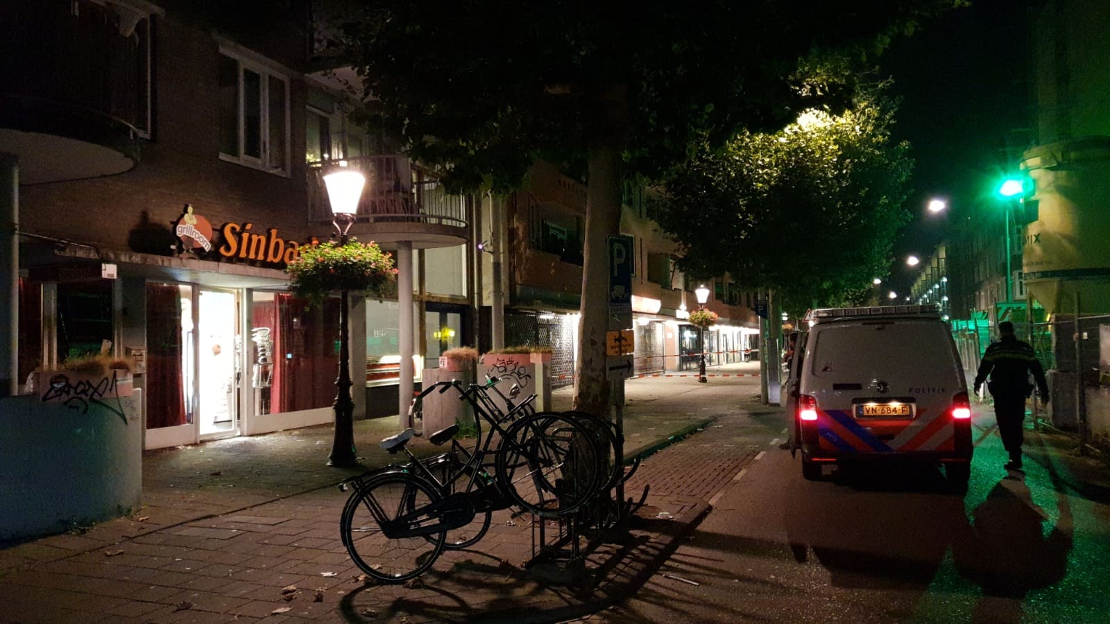Snackbar onder vuur genomen in Eerste Oosterparkstraat