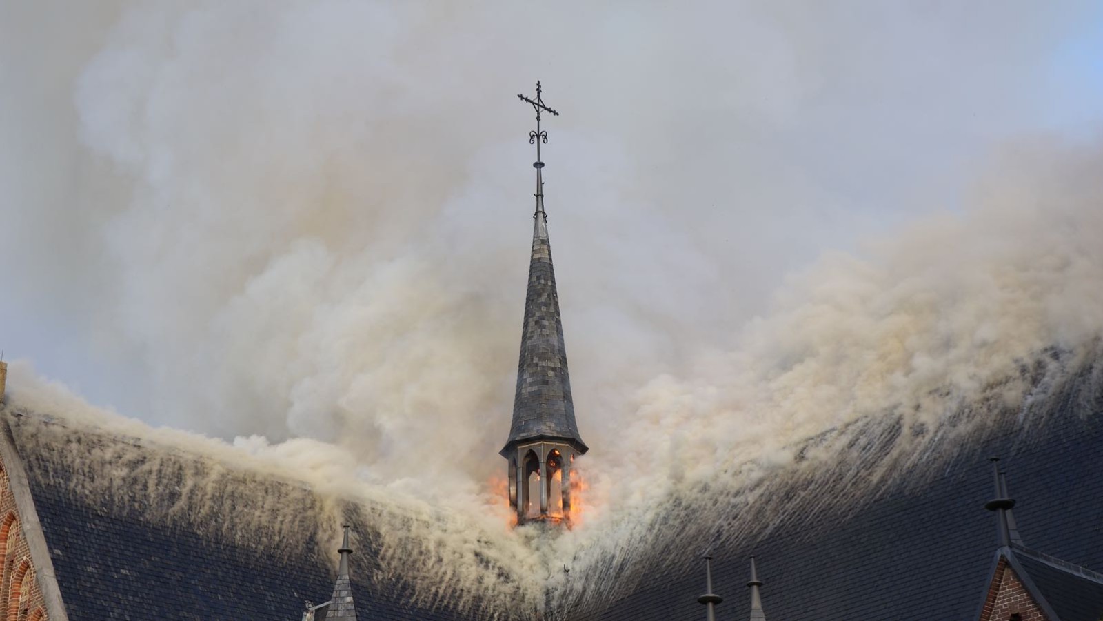 kerk brand, bovenkerk Noorddammerlaan, urbanuskerk, 15 september 2018