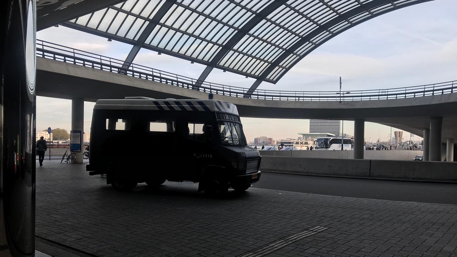 ME op Amsterdam Centraal